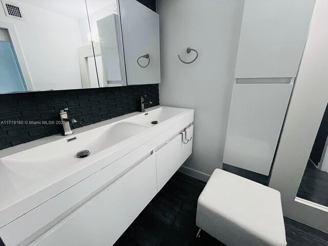 bathroom with vanity and backsplash