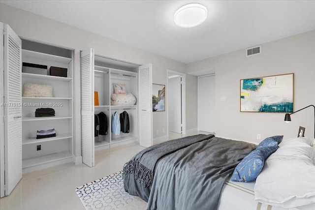 bedroom featuring a closet