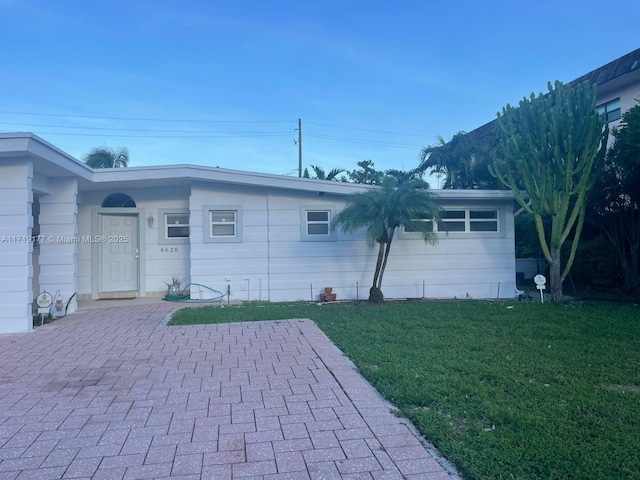 view of front of house with a front yard and a patio