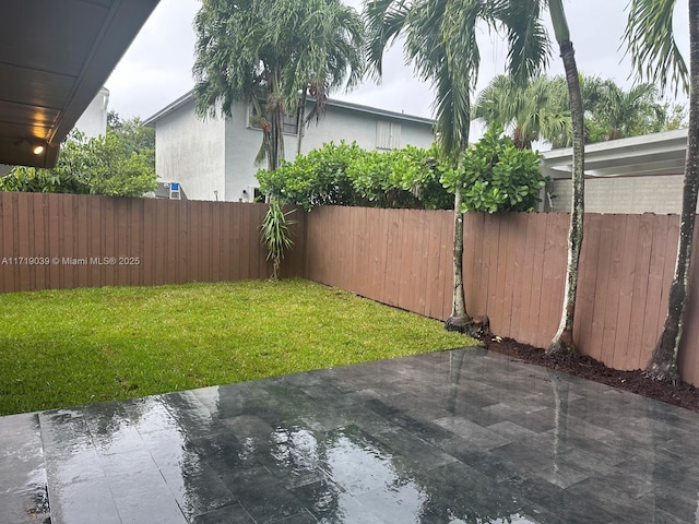 view of yard featuring a patio