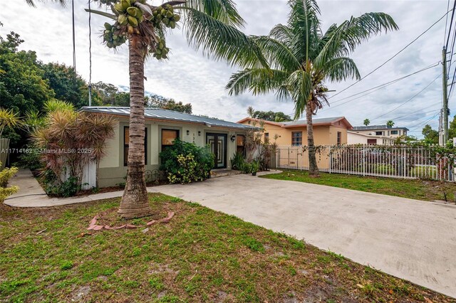 view of front of property