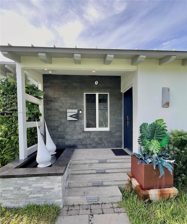 doorway to property with covered porch