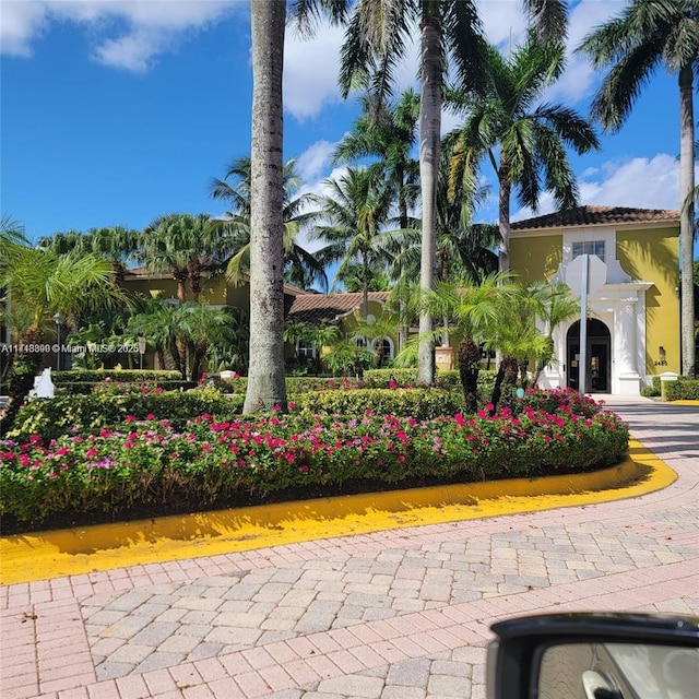 view of front facade