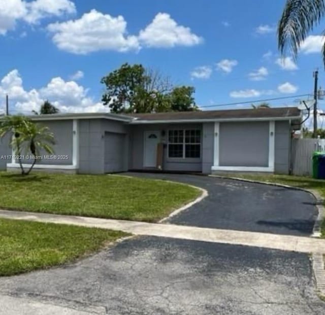 single story home featuring a front yard