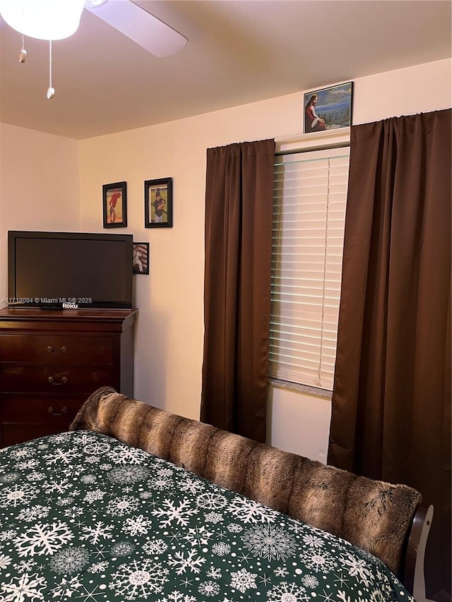 bedroom featuring ceiling fan