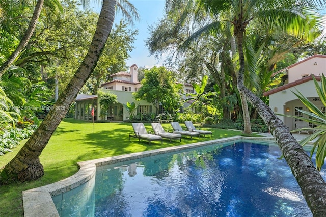 view of swimming pool with a yard