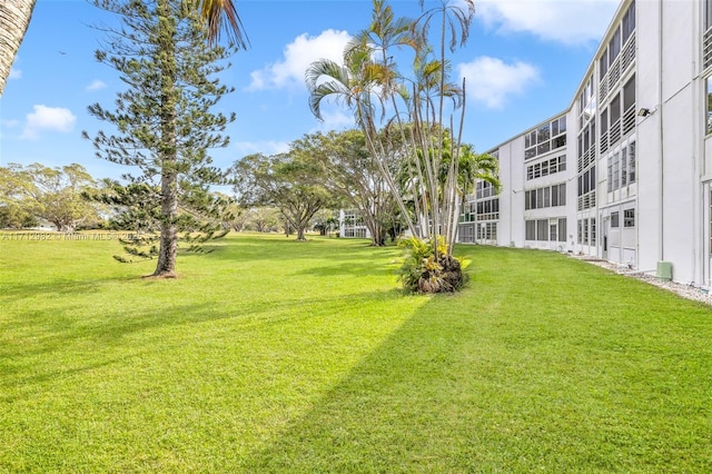 3003 Lyndhurst H Unit 3003, Deerfield Beach, FL 33442 - view of grassy yard