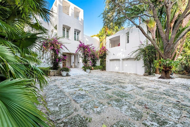 view of yard featuring a garage