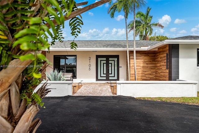 entrance to property with covered porch