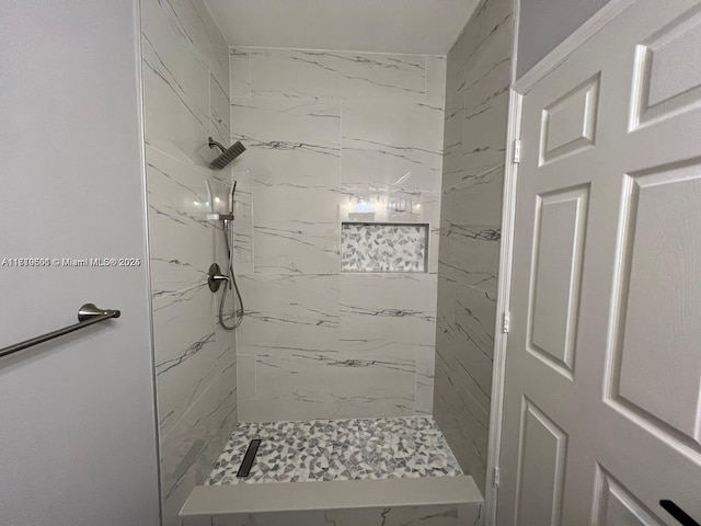 bathroom featuring a tile shower