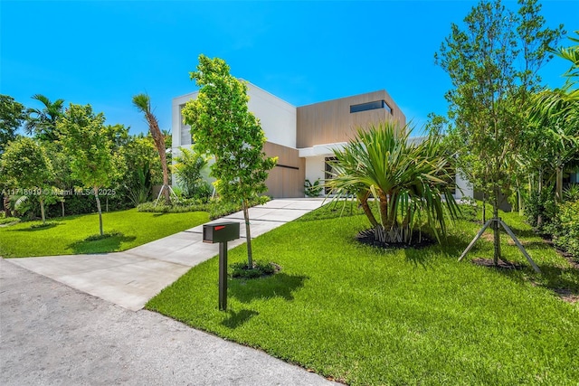 view of front of property with a front lawn