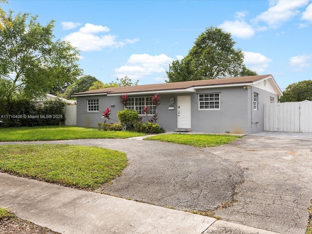 ranch-style house with a front yard