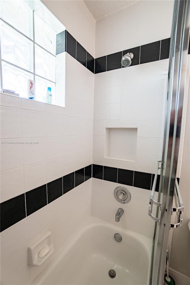 bathroom featuring a bathtub