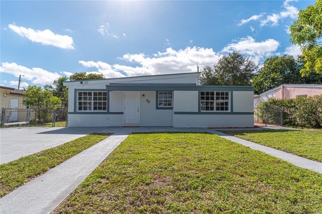 single story home with a front yard