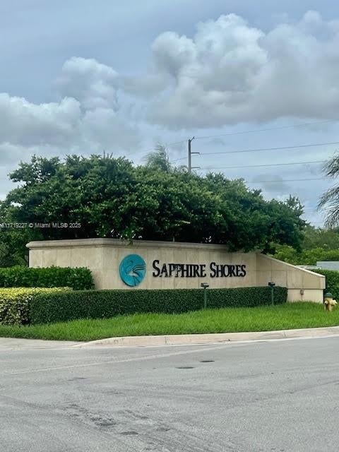 view of community / neighborhood sign