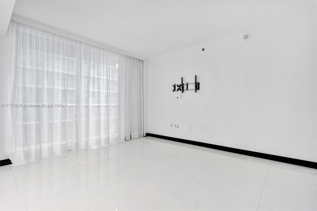 spare room featuring light tile patterned flooring