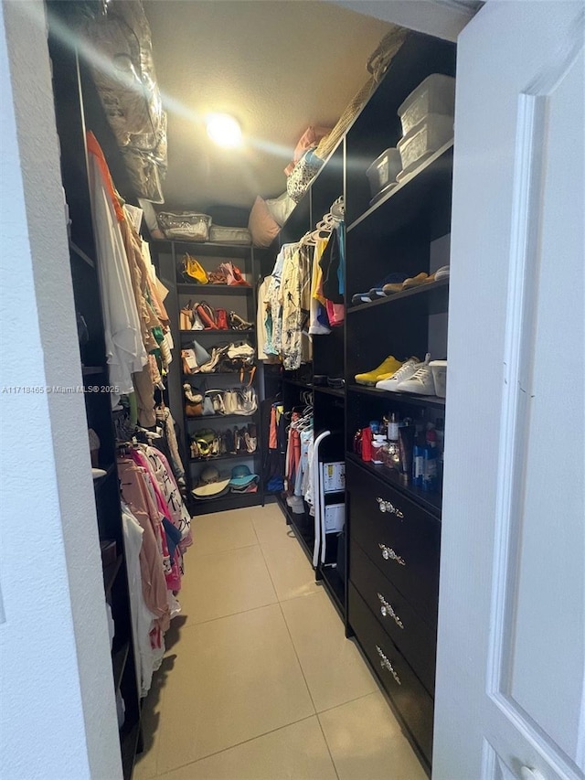 walk in closet featuring tile patterned floors