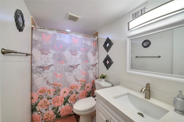 bathroom with a shower with shower curtain, vanity, and toilet