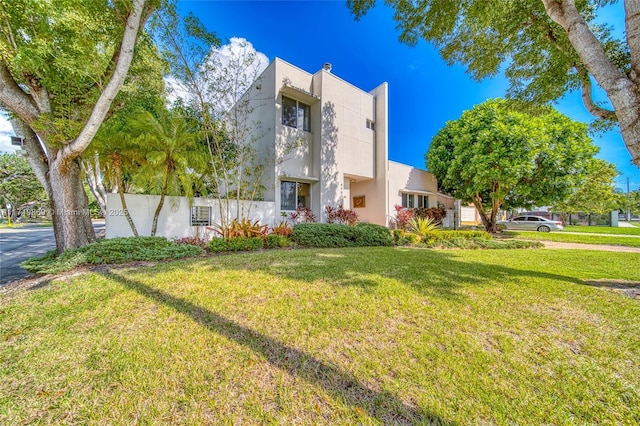 view of front of home with a front lawn