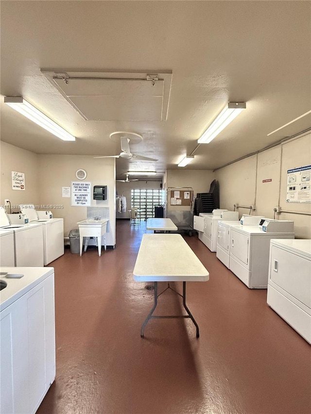 laundry room with washing machine and clothes dryer and ceiling fan