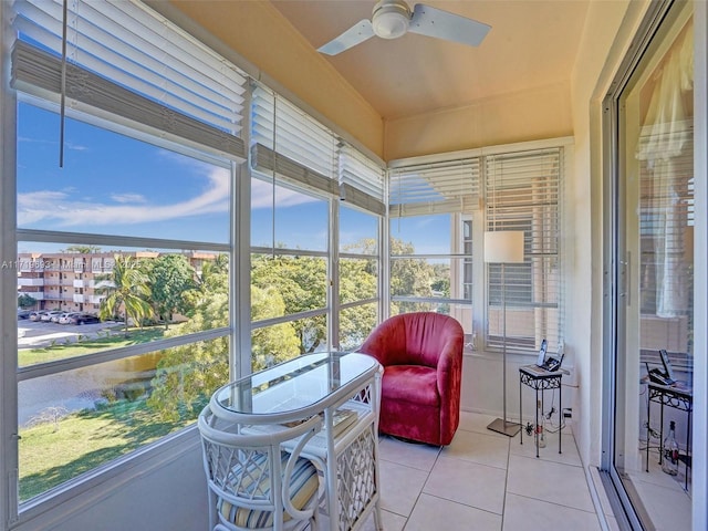 sunroom featuring a ceiling fan