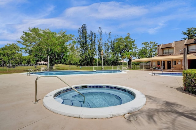 view of pool with an in ground hot tub and a patio area