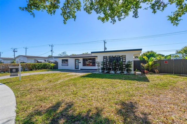 view of front of property with a front yard