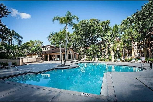 view of swimming pool featuring a patio