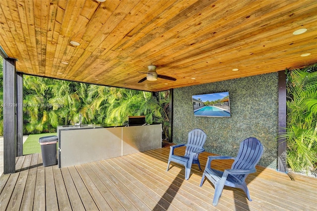 deck with ceiling fan