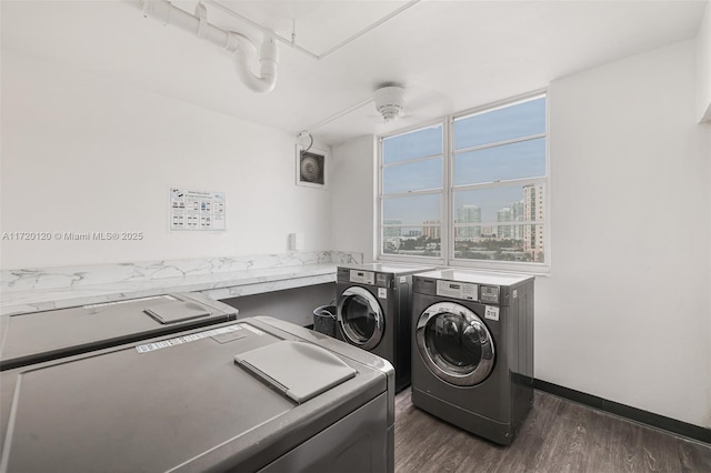 clothes washing area with ceiling fan, dark hardwood / wood-style flooring, and washer and dryer