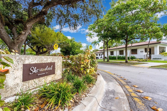 view of community / neighborhood sign