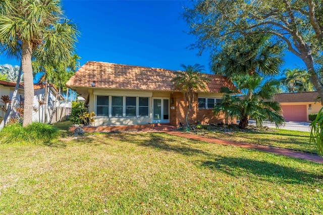 view of front facade featuring a garage and a front lawn