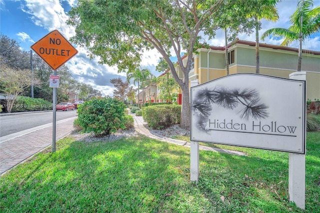 view of community / neighborhood sign