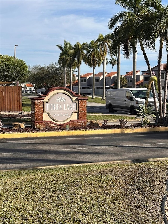 view of community / neighborhood sign