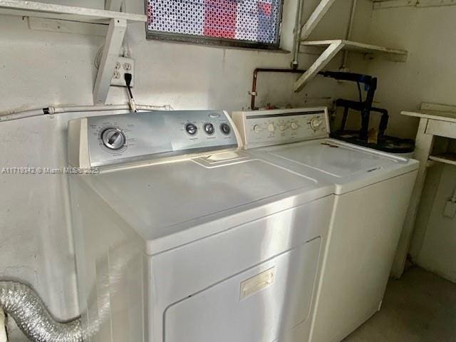 laundry room featuring washer and clothes dryer