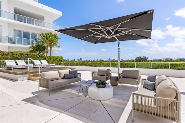 view of patio featuring an outdoor hangout area