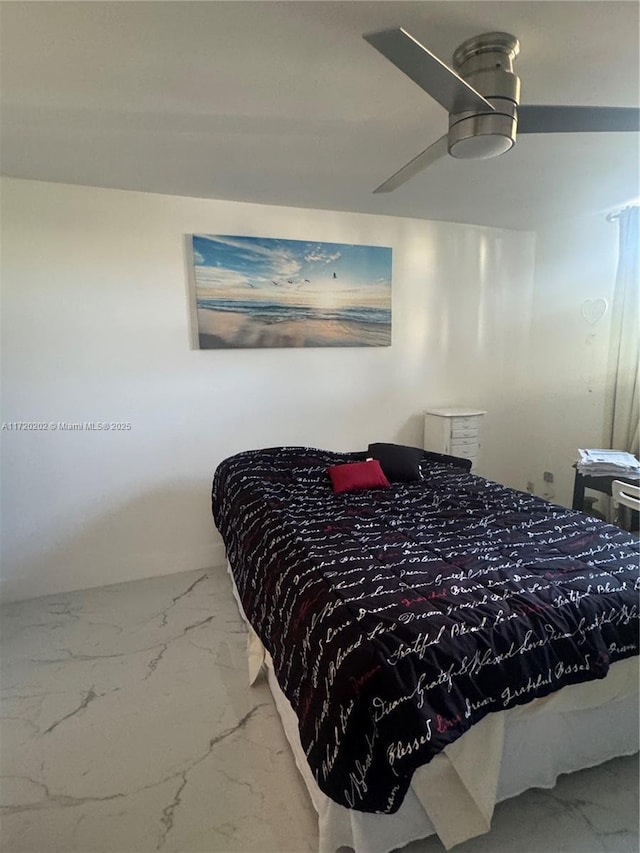 bedroom with ceiling fan