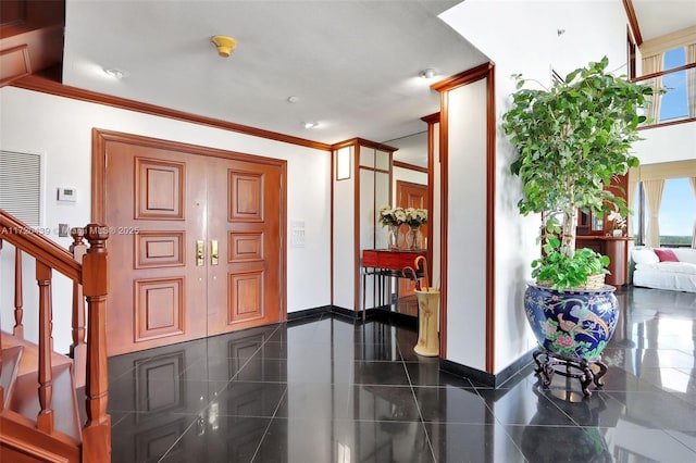 entryway featuring crown molding