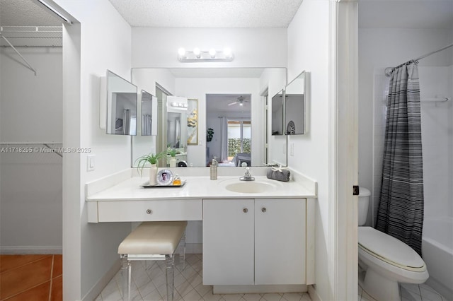 full bathroom featuring a textured ceiling, vanity, shower / tub combo, and toilet