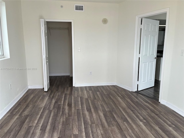 spare room featuring dark wood-type flooring