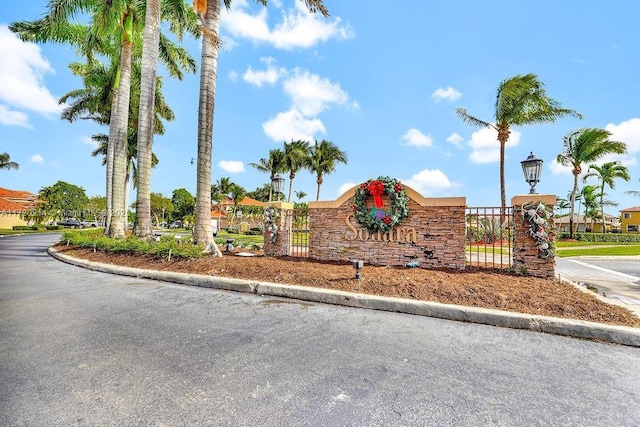 view of community / neighborhood sign