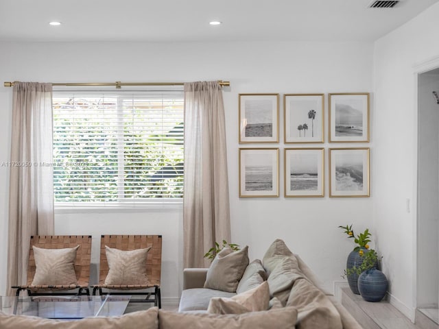 sitting room with visible vents and recessed lighting