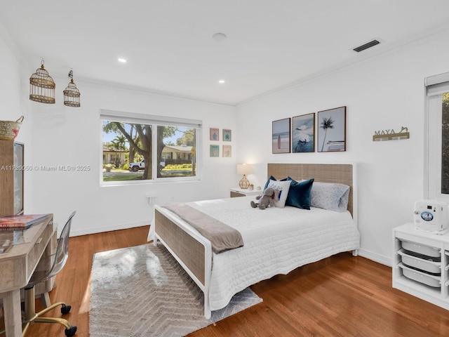 bedroom featuring recessed lighting, visible vents, baseboards, and wood finished floors