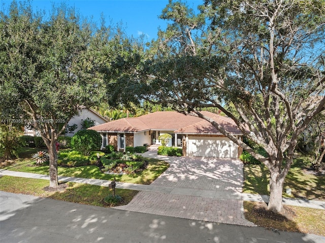 view of front of property featuring a front lawn and a garage