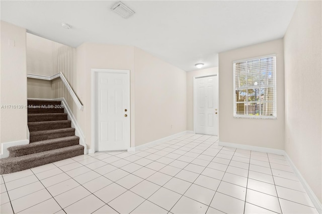 empty room featuring light tile patterned floors