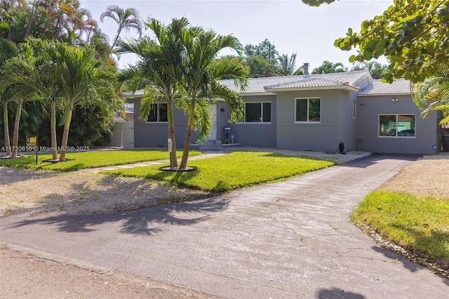 view of front facade with a front yard