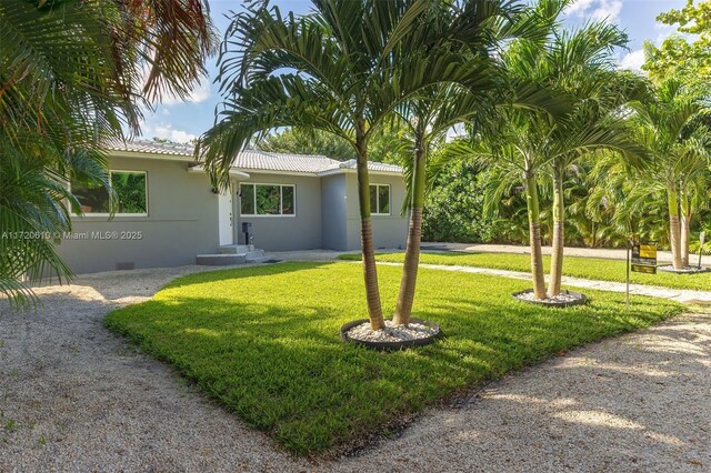 view of front facade with a front yard