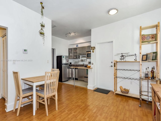 dining room with sink and light hardwood / wood-style floors