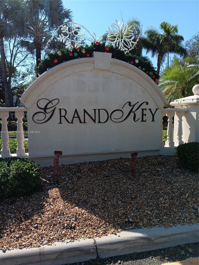 view of community / neighborhood sign