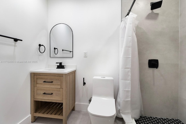 bathroom with vanity, a shower with shower curtain, and toilet